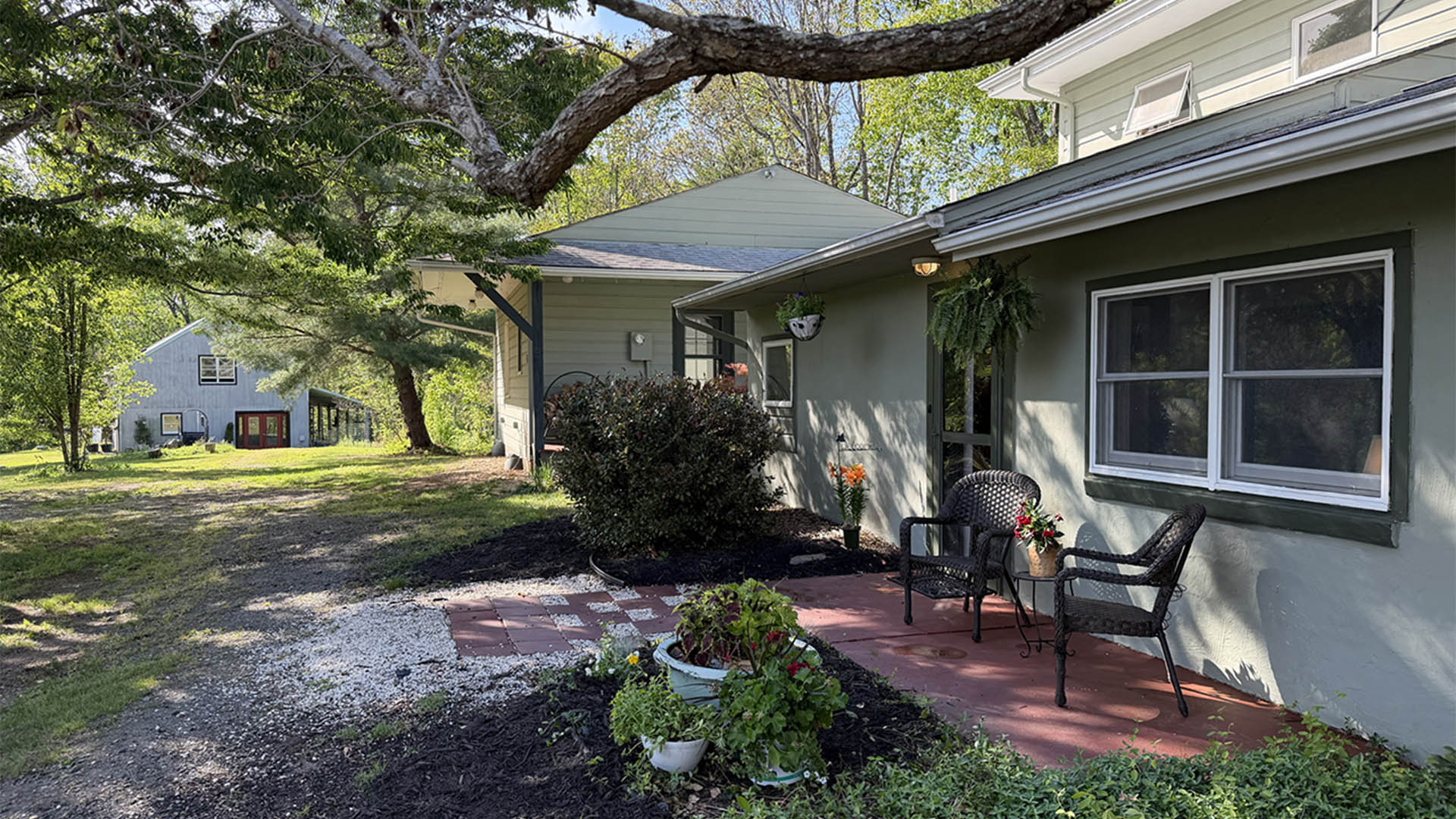 Exterior of Treetops at 4177 Rolling Road in Scottsville VA