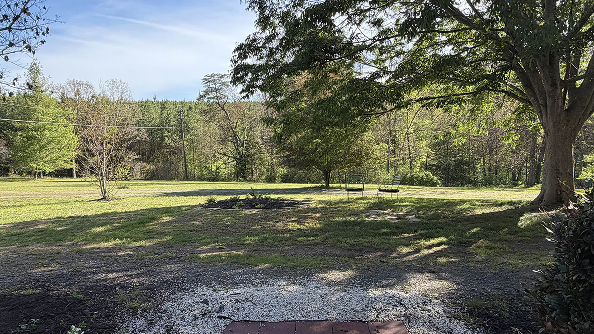 Large front yard at Scottsville VA property
