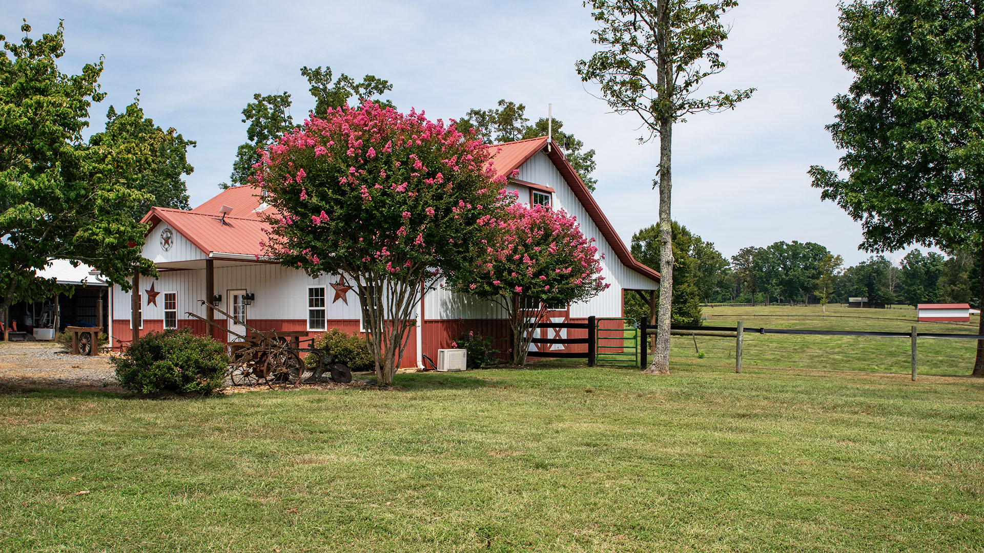 six stall stable at Louisa County Virginia horse farm