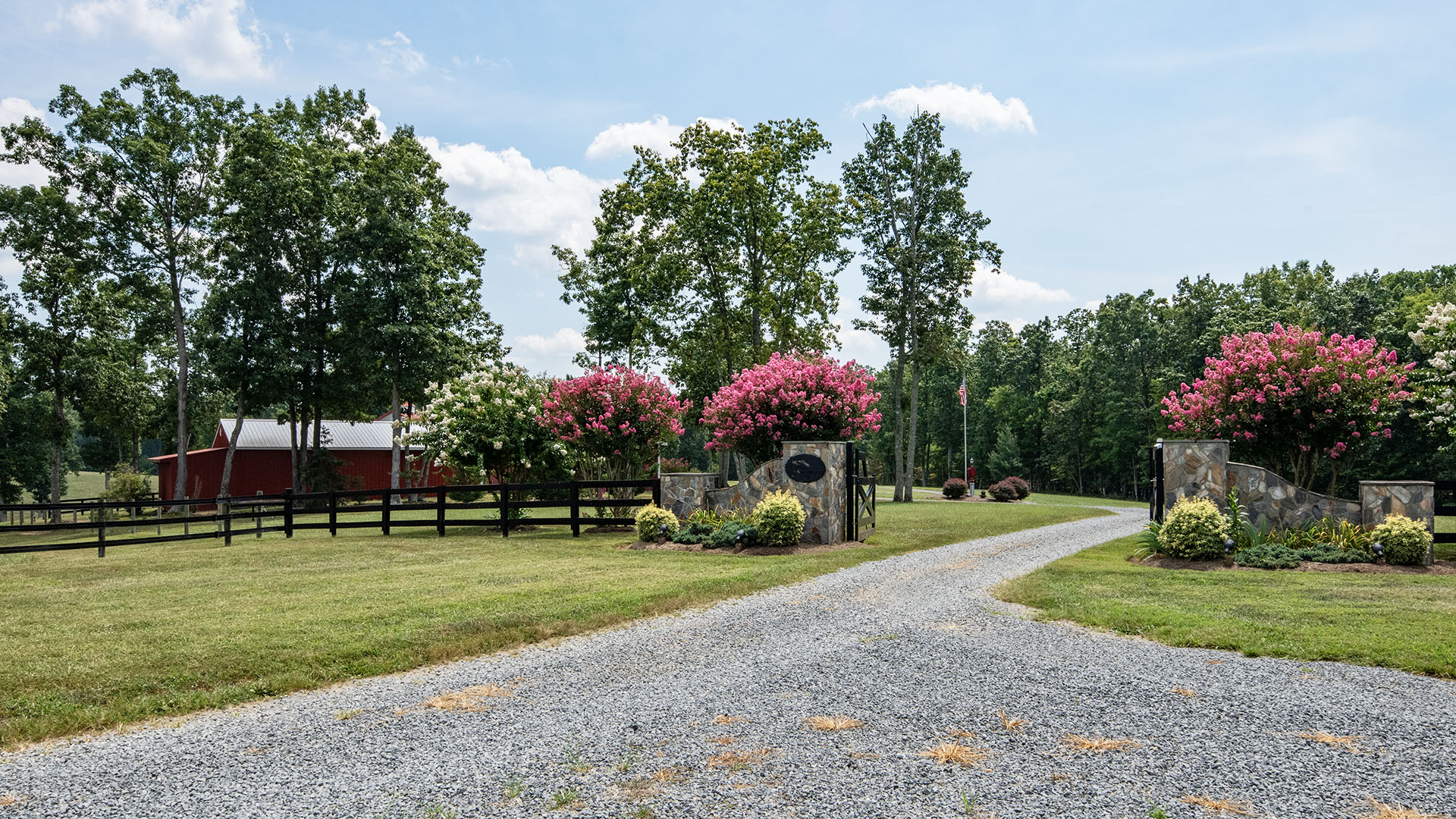 entrance to 615 Riggs Road horse farm in Louisa Virginia