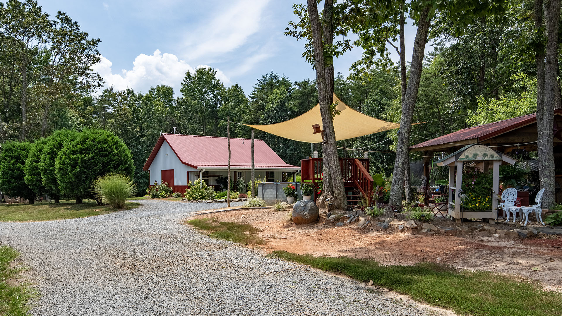 manager cottage at 615 Riggs Road in Louisa VA