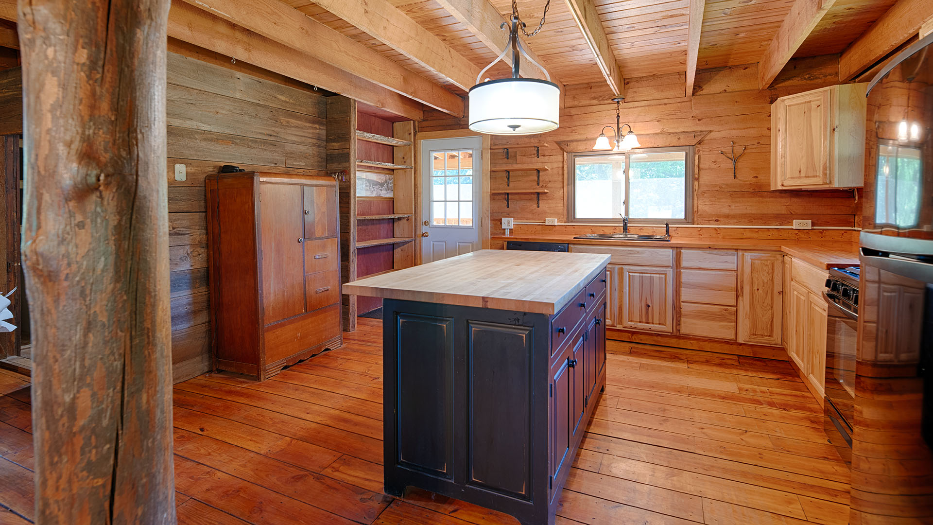  Log Cabin for Sale in VA