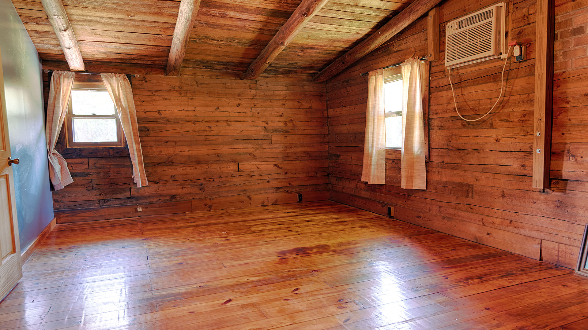  Log Cabin for Sale in VA